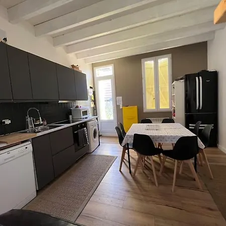 Joepolly Surf House *